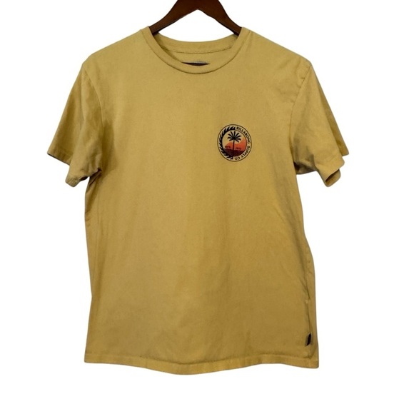 Men's Billabong Palm Tree Sunset Graphic Mustard Yellow T-Shirt - Picture 1 of 8
